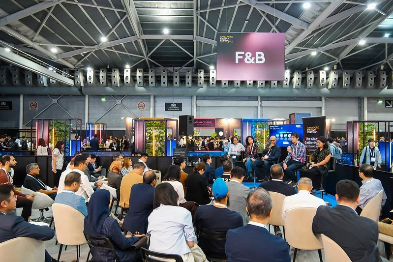Investors seated for a peer-learning session in the Investors Lounge