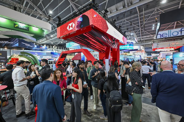 Crowds in the exhibition hall around the HSBC stand