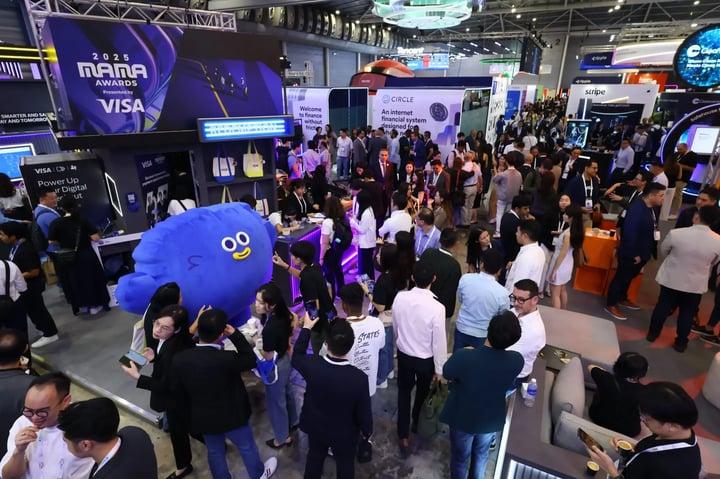 Crowds on the exhibition floor at Singapore EXPO, among the Visa, Circle, Ripple and Stripe stands
