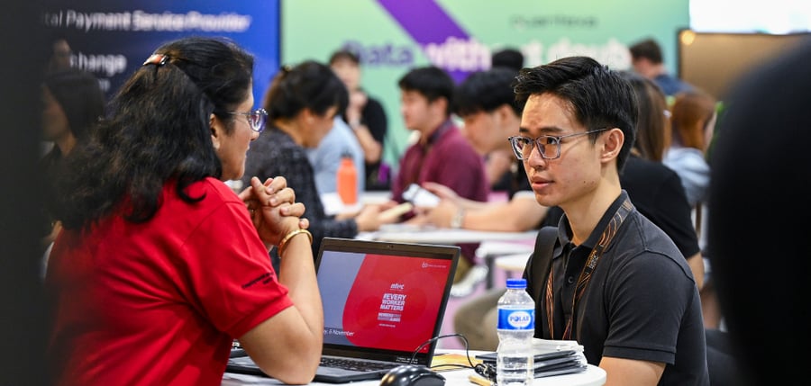 A mentor and a young professional talking one to one at a table at SFF